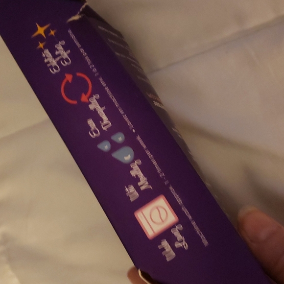 Queen purple THE ORIGINAL MAKEUP ERASER - Picture 2 of 3